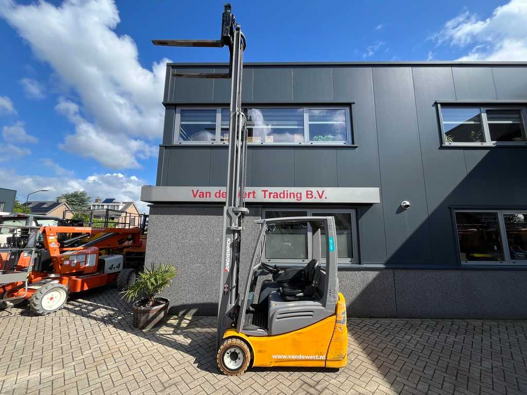 Heftruck JUNGHEINRICH EFG218K triplo freelift sideshift vorkversteller 2016