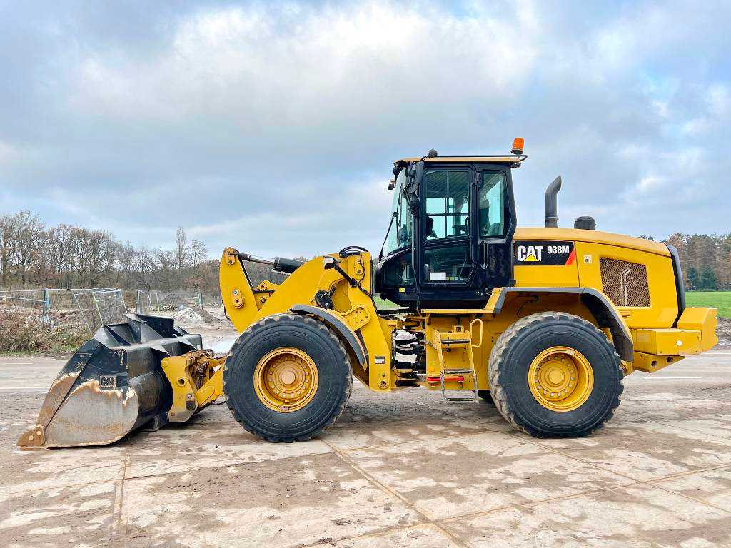Cat 938M - Quick Coupler / Weight System