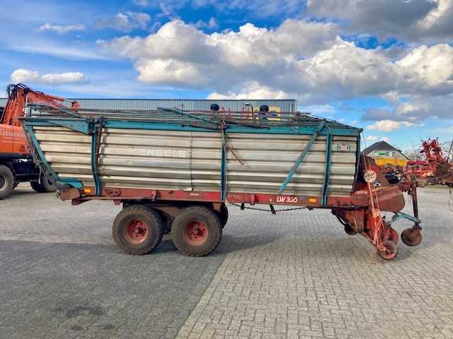 Mengele LW330 Opraapwagen
