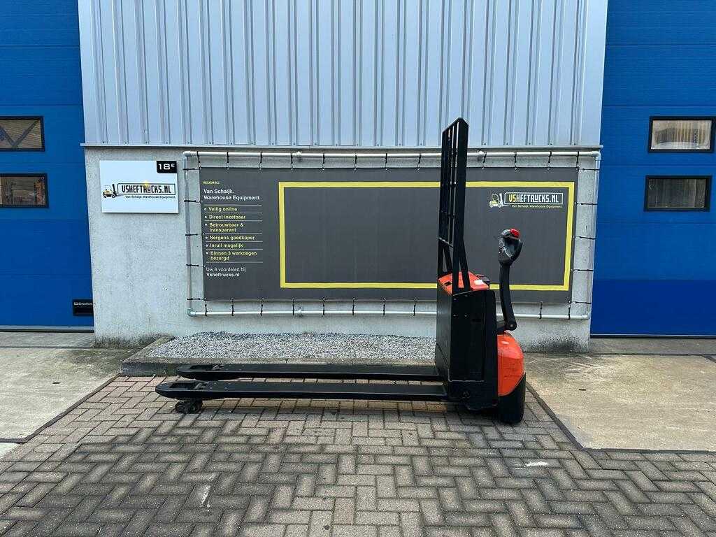 VS-21942 Elektrische palletwagen BT Lepels 2000mm