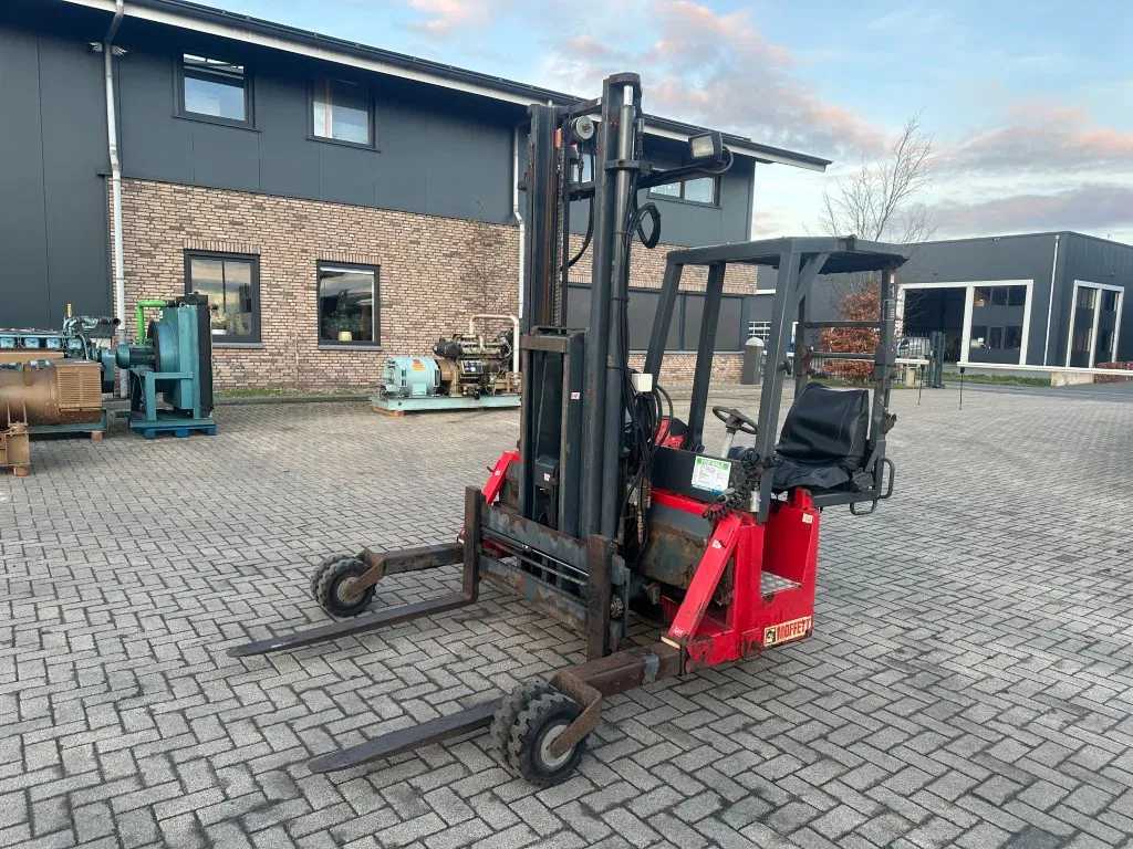 Moffett M4 20.1 Kubota Diesel Kooiaap 2 ton Sideshift Positioner Meeneemheftruck