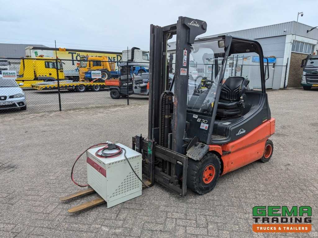 Linde E30 02 - 4058 uur - Duplex Mast - Volrubber Banden - Eurotron 80V-80A Oplader (M34) 3128