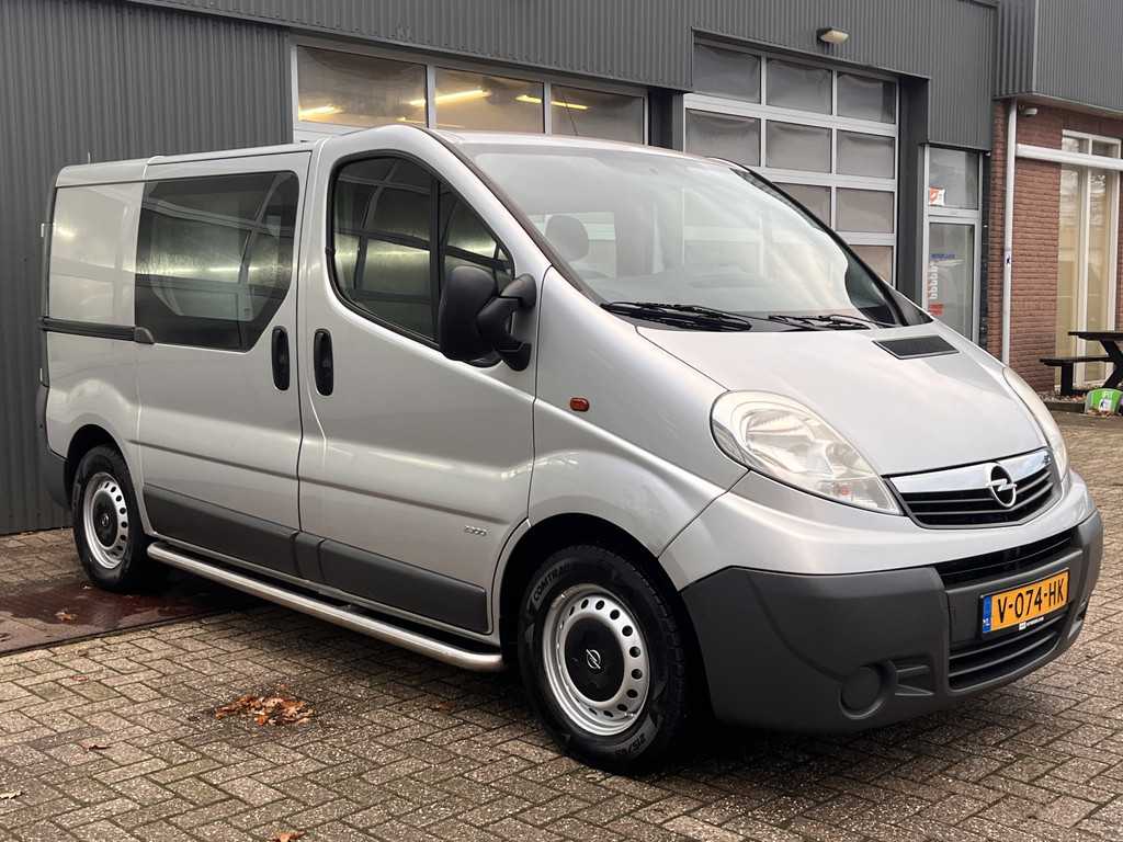 Opel Vivaro 2.0 CDTI L1H1 DC Airco Cruise control Trekhaak 2000kg trekgewicht Schuifdeur Telefoonverbinding Sitebars 6-persoons Euro 5 Bpm vrij voor particulier gebruik!!