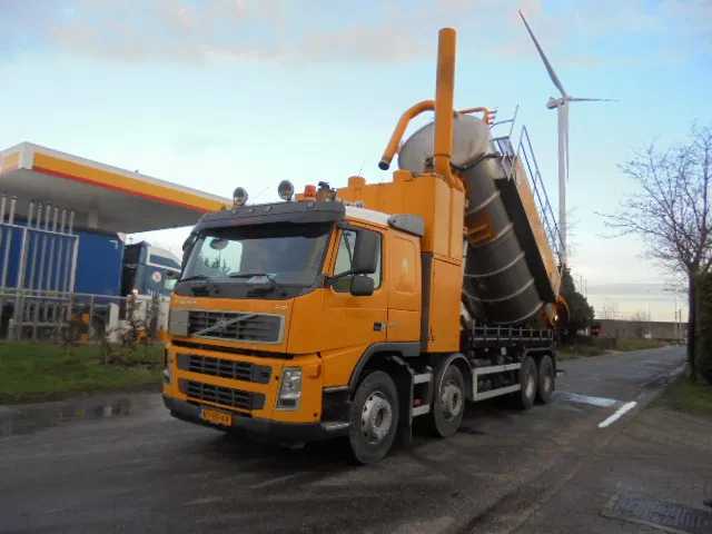 Volvo FM 400 8X4 BLADGEVEERD