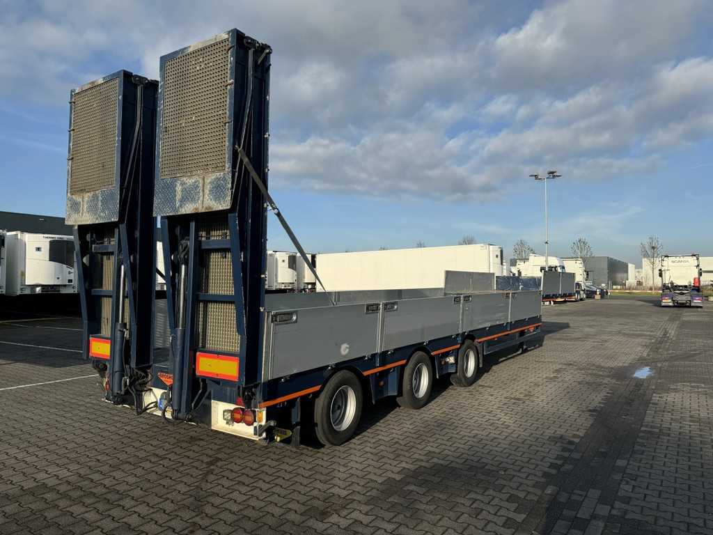 Broshuis 3ABSD-48 3 assen,dubbele ramps HT2776
