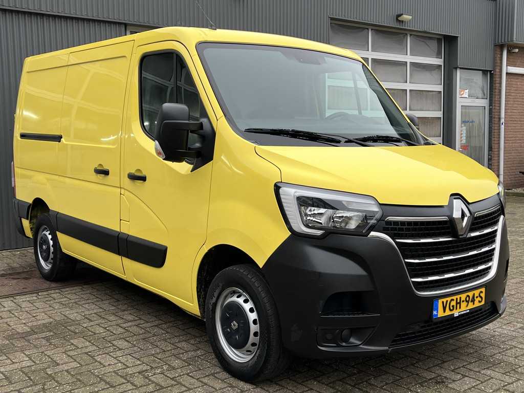 Renault Master T28 2.3 dCi 135 L1H1 Airco Cruise controle Trekhaak 2500kg trekgewicht Achteruitrijcamera Schuifdeur 3-Persoons Euro 6 Navigatiesysteem Telefoonverbinding 1e eigenaar