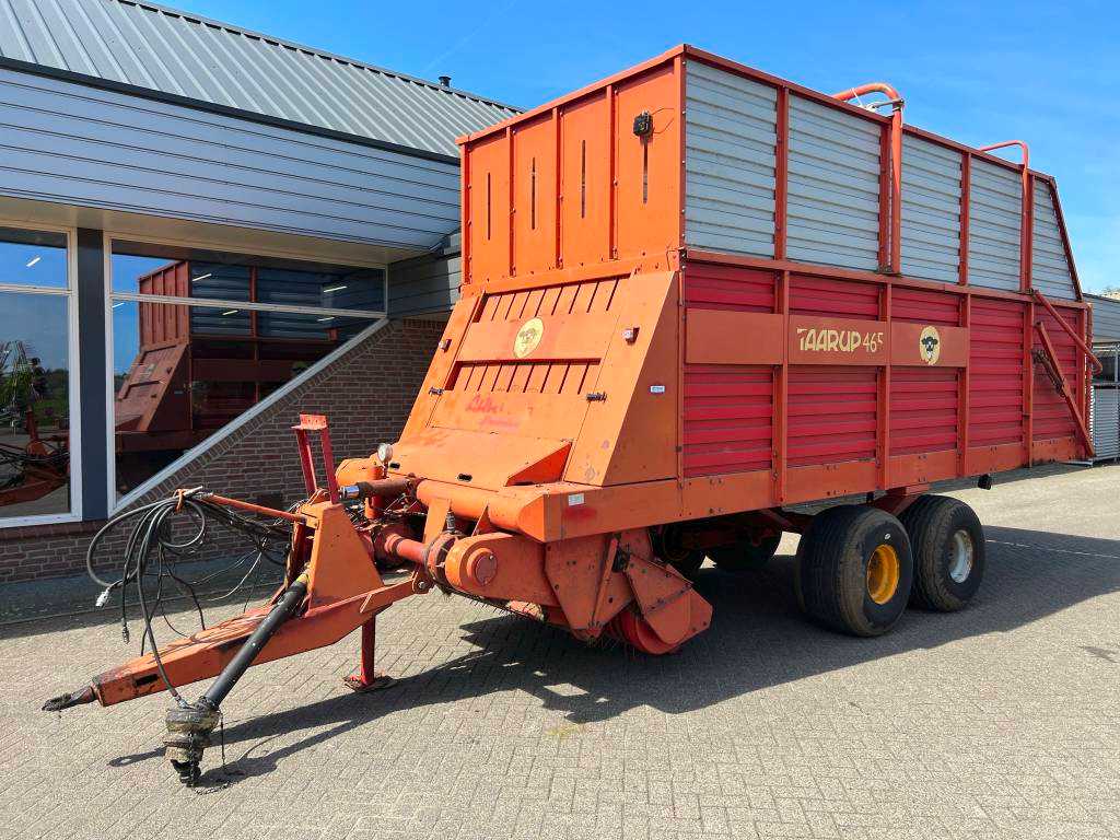 Taarup 465 opraapwagen