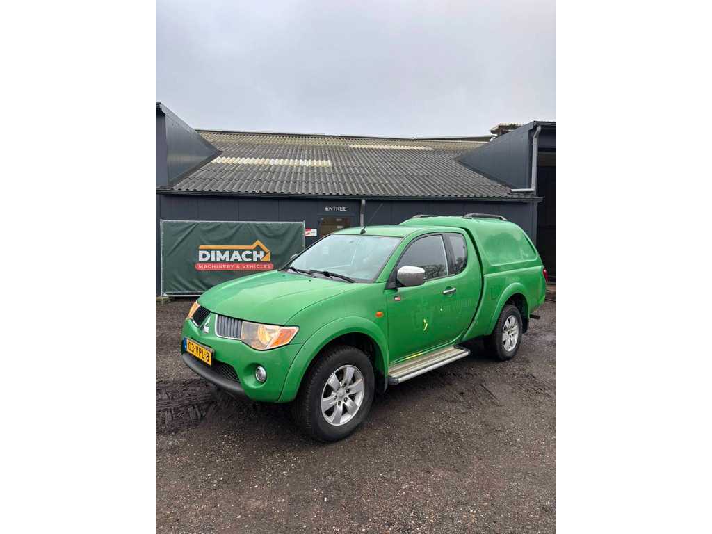 Mitsubishi L200 CLUB CAB 4WD INTENSE pickup