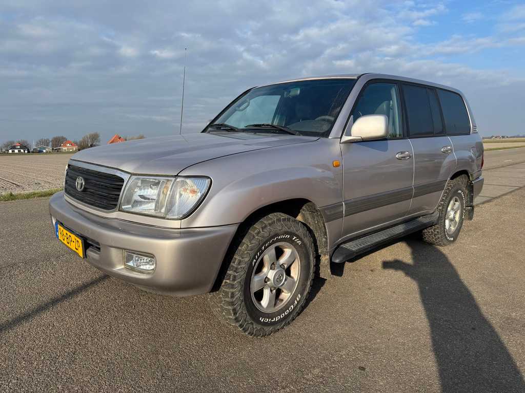 Toyota Landcruiser 100