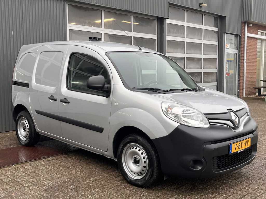 Renault Kangoo 1.5 dCi 75 Airco Cruise controle 2-Persoons Telefoonverbinding Navigatiesysteem Elektrische ramen Parkeersensoren achter Start/stop Euro 6 Bpm vrij voor particulier gebruik!!