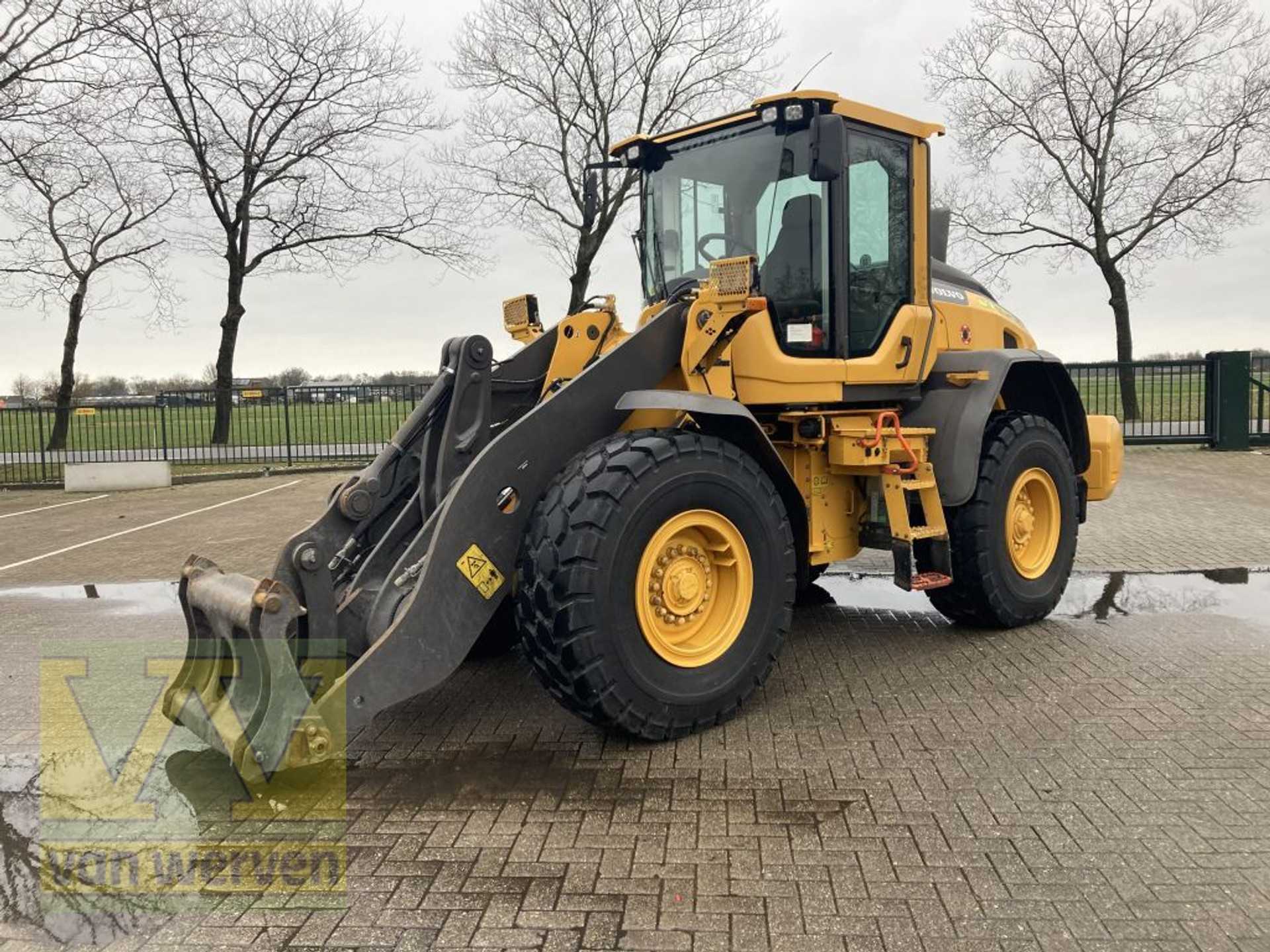 Volvo L70H Long Boom