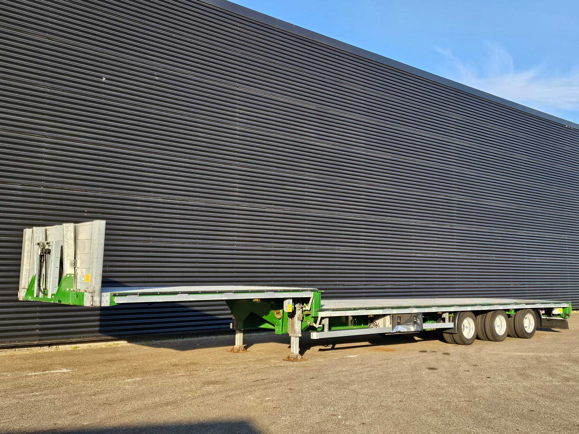 BP Trailer  3 AXLE SEMI TRAILER / SAF