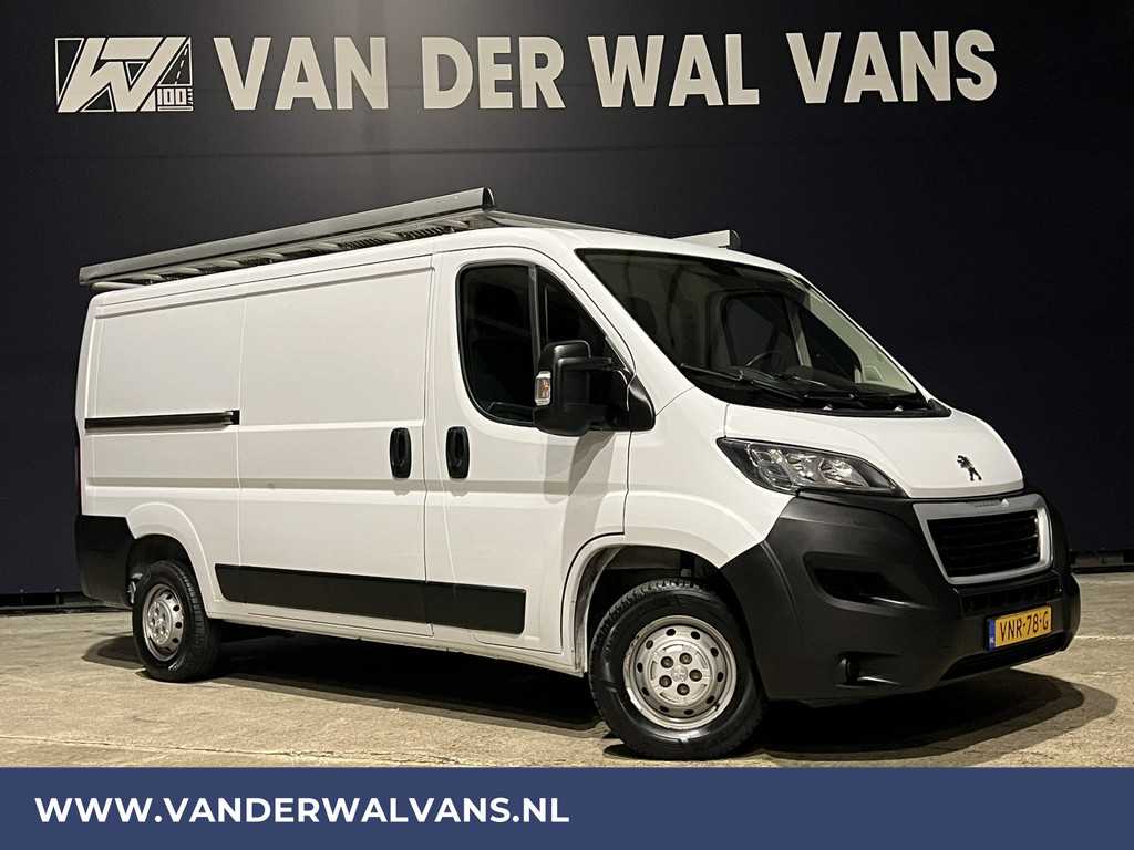 Peugeot Boxer 2.2 BlueHDi 141pk L2H1 Euro6 Airco | Navigatie | Camera | Cruisecontrol | imperiaal, 2500kg trekhaak, parkeersensoren, bijrijdersbank, trap