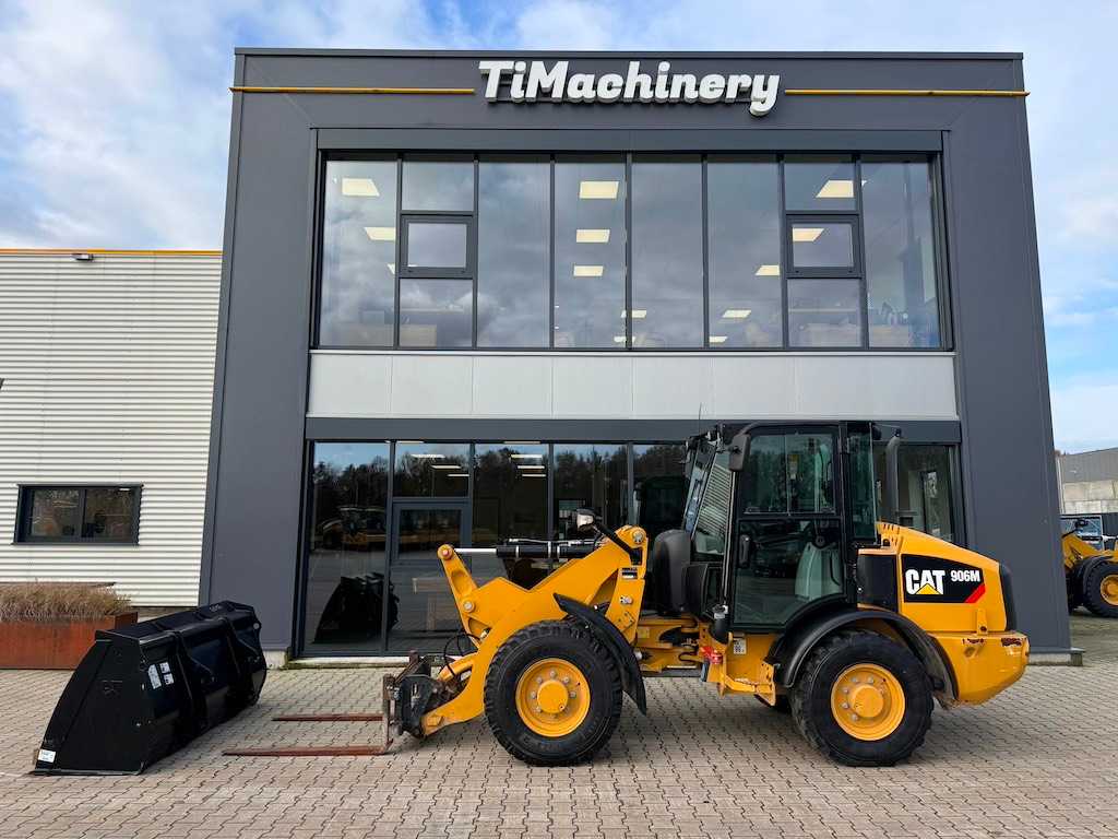 Cat 906M