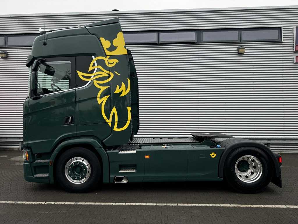 Scania S650 V8  special edition S560 V8 - Special Edition 8 t front HT2751