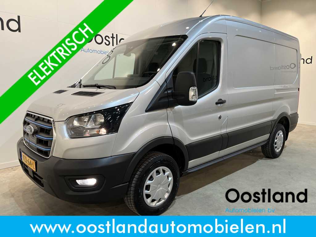 Ford E-Transit 350 L2H2 Trend 68 kWh 184 PK / 100% elektrisch !! / Airco / Cruise Control / CarPlay / Camera / Navigatie / 3-Zits / 900 KM !! Z.G.A.N. !