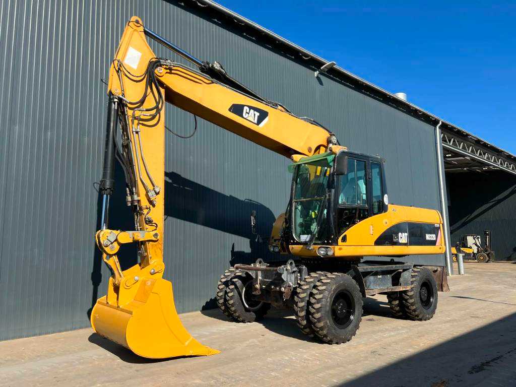 Cat M322D