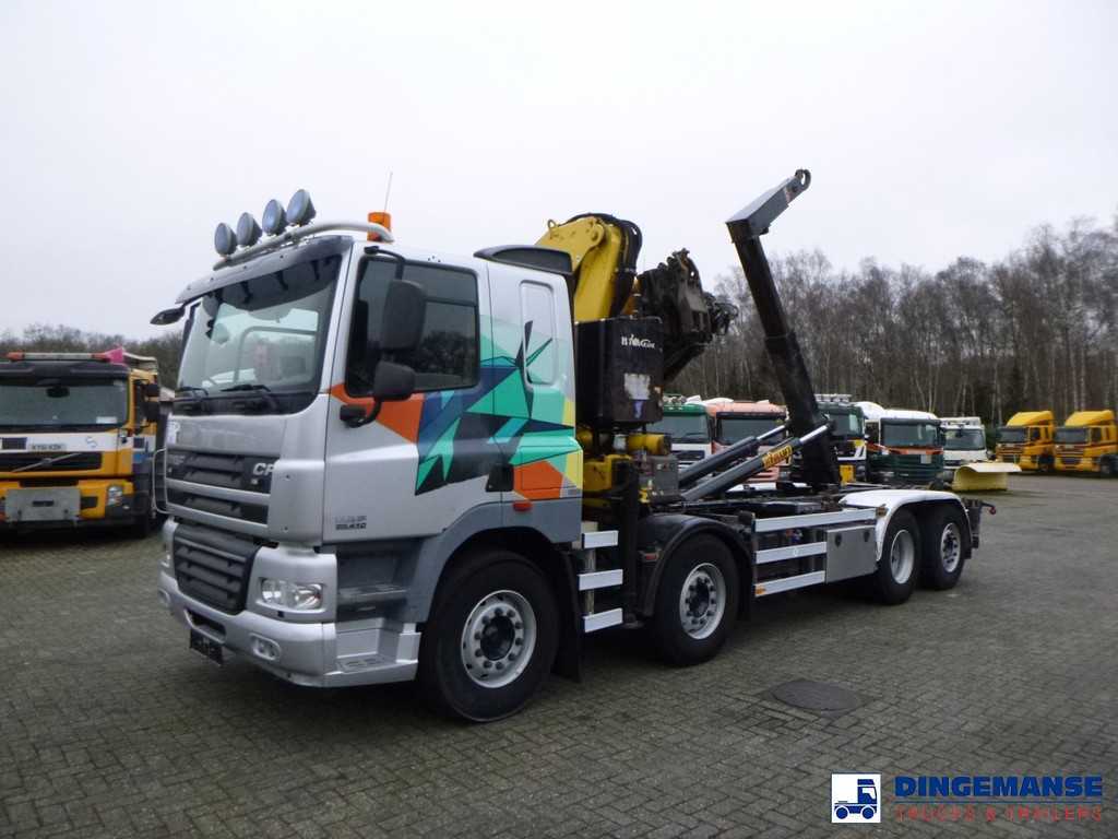 D.A.F. CF 85.410 8x2 Hyva container hook + crane