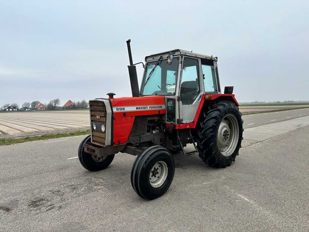 Massey Ferguson 698