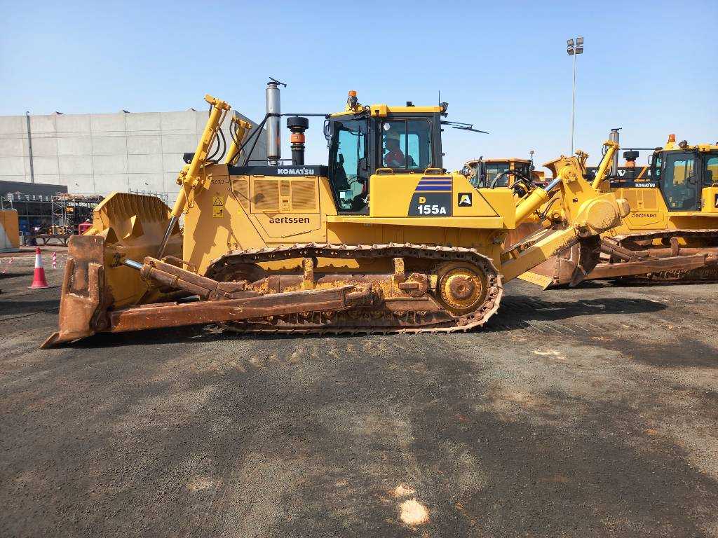 Komatsu D155A (4 pieces available - Abu Dhabi)