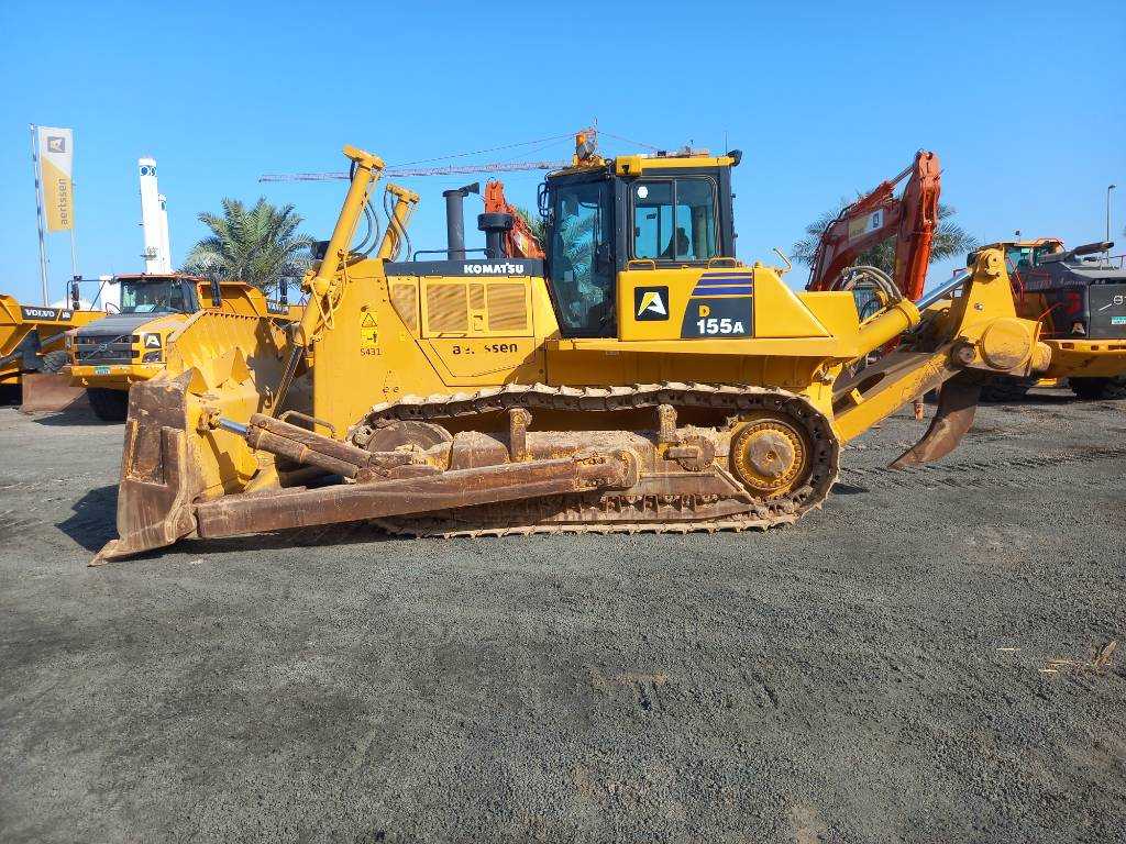 Komatsu D155A (4 pieces available - Abu Dhabi)