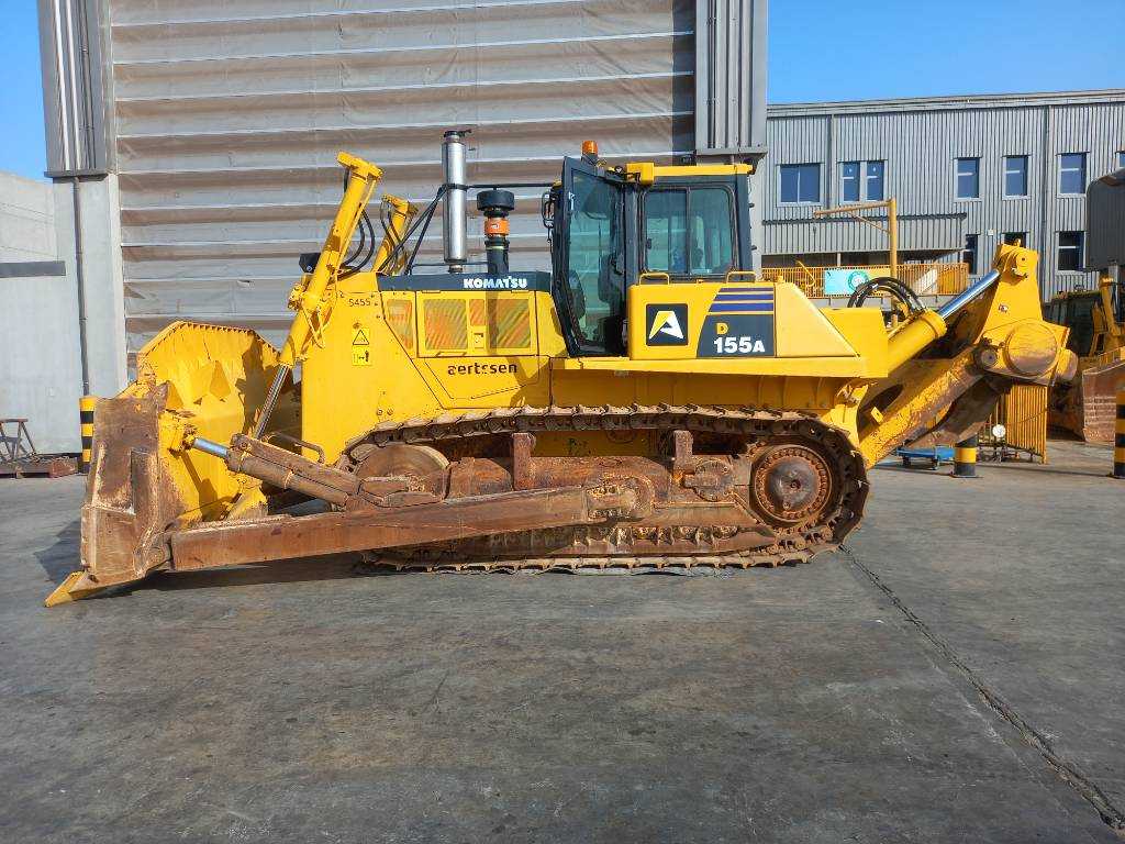 Komatsu D155A (4 Pieces available - Abu Dhabi)