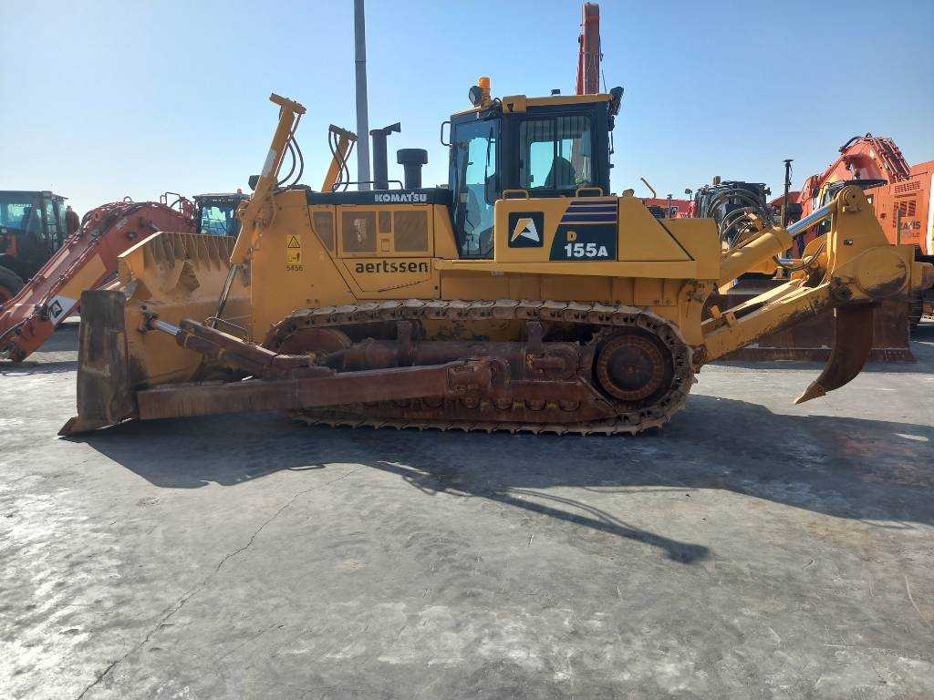 Komatsu D155A (4 Pieces available - Abu Dhabi)