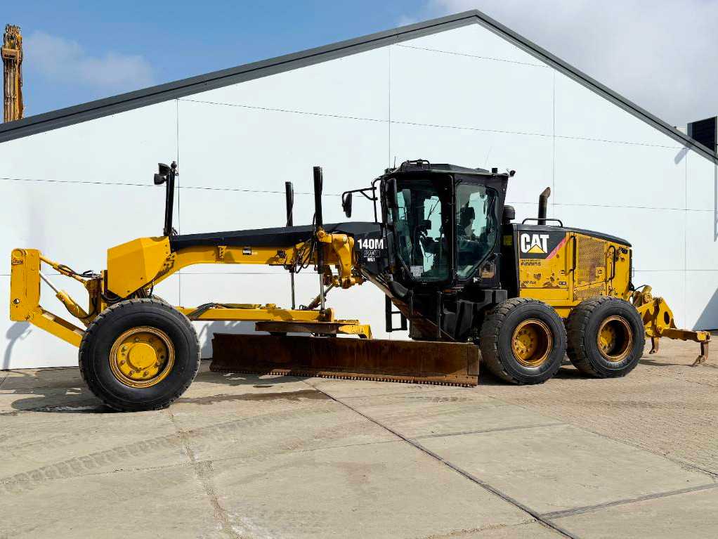 Cat 140M VHP Plus AWD - Snowblade/ Front Lift / Ripper