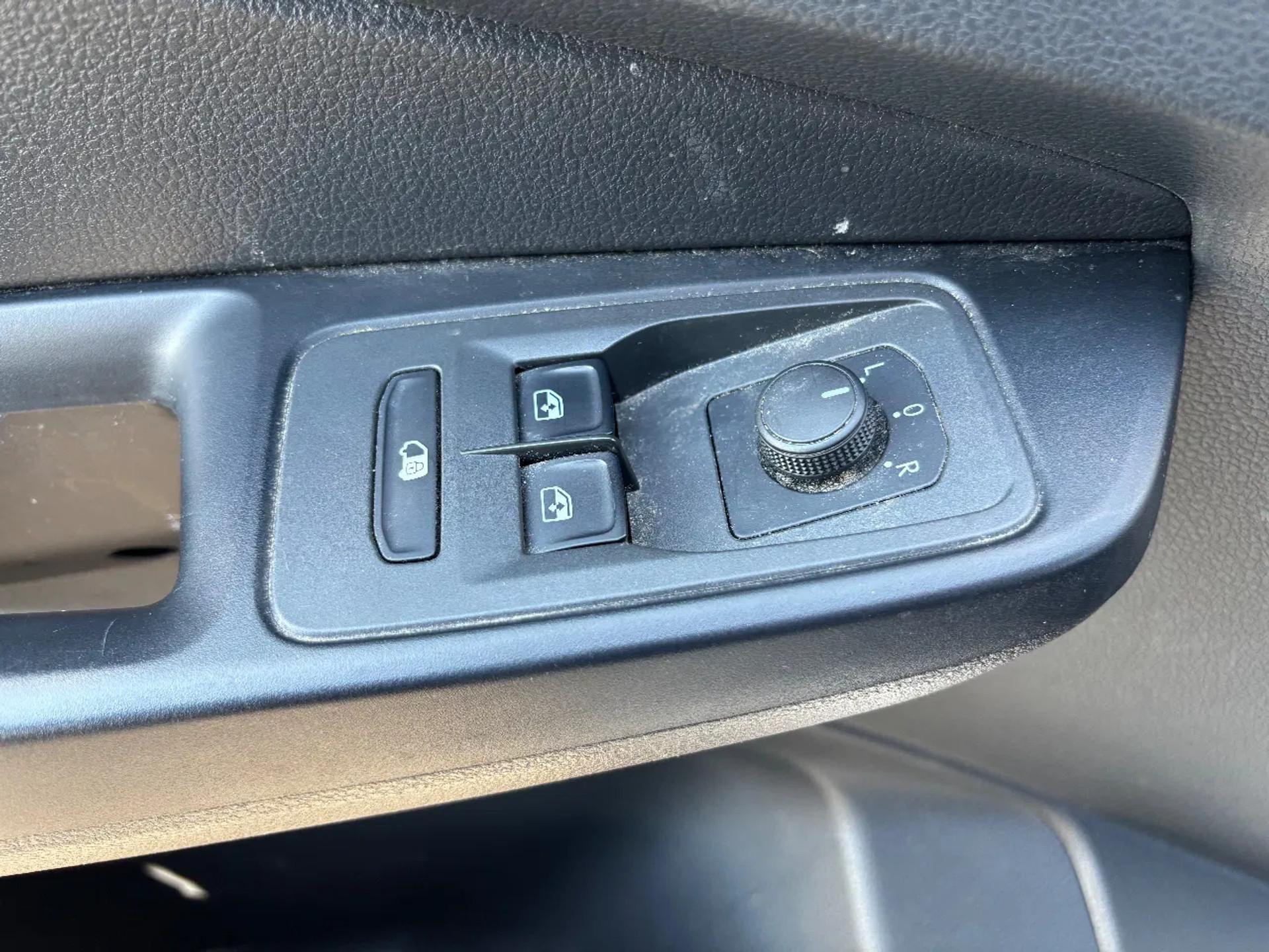 Foto 10 van Volkswagen 2.0TDI Cargo L1H1 Airco Cruisecontrol Applecarplay