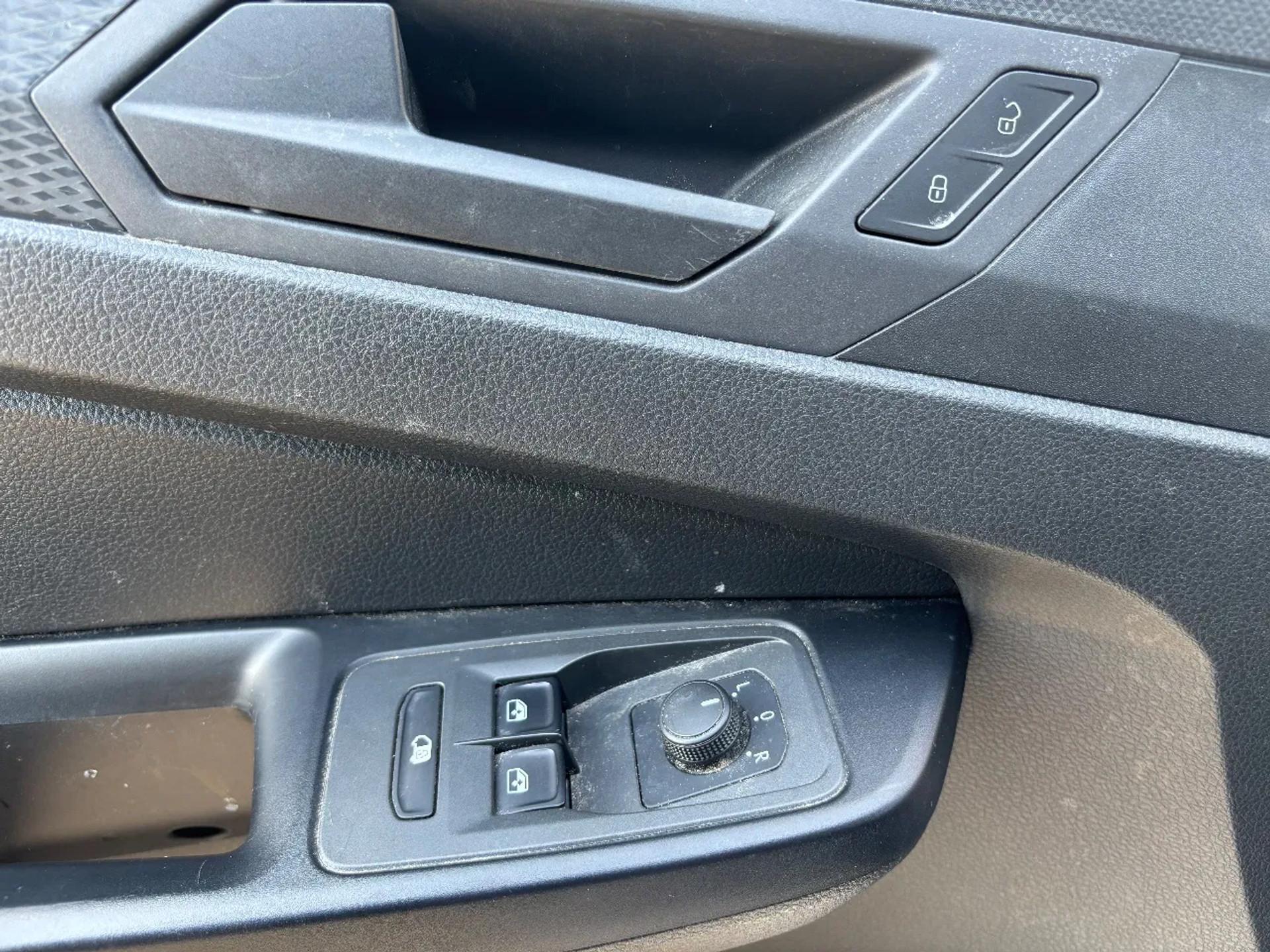Foto 11 van Volkswagen 2.0TDI Cargo L1H1 Airco Cruisecontrol Applecarplay