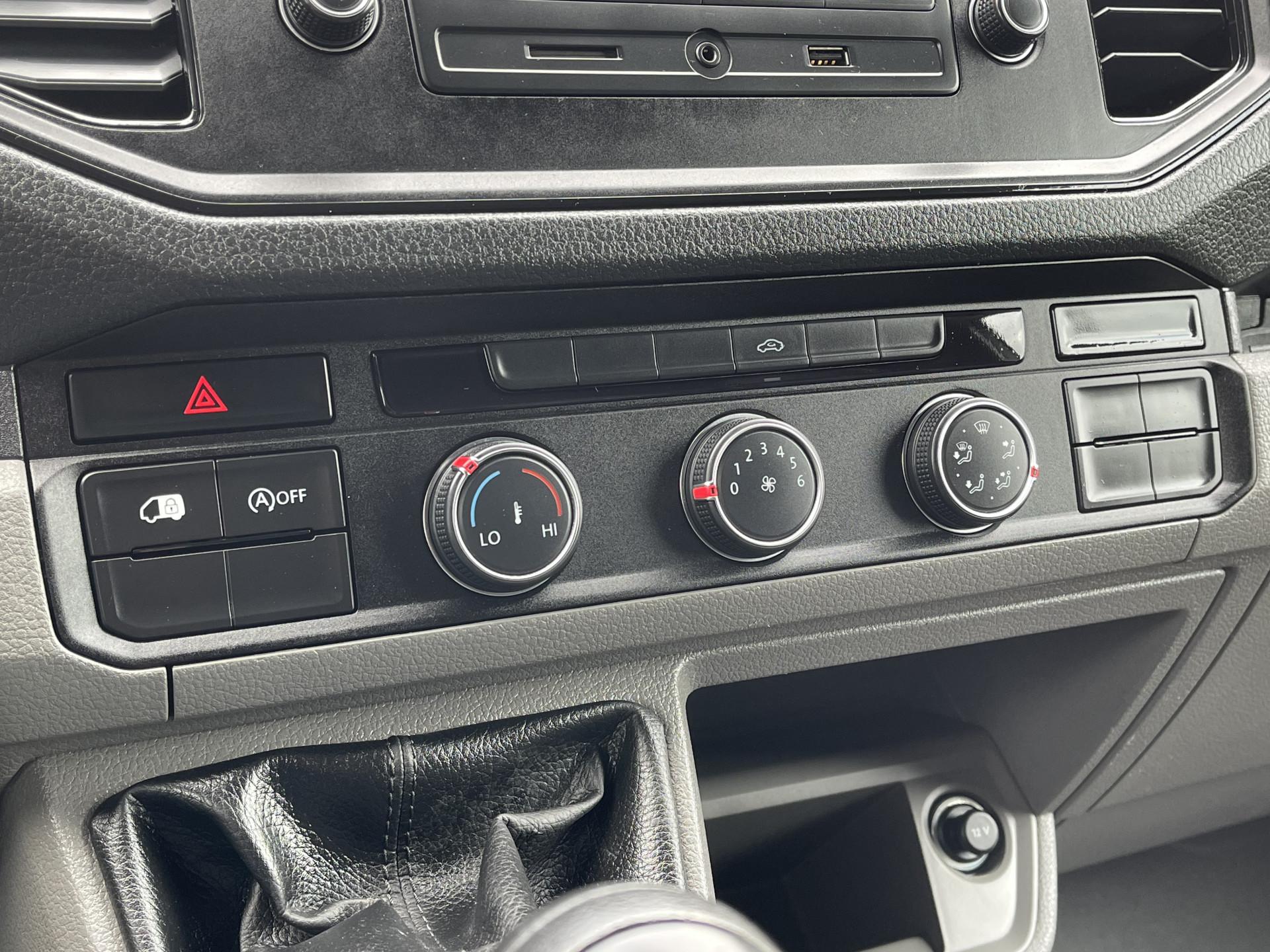 Foto 13 van Volkswagen Crafter 2.0 TDI / L3H3 / ORIG. NL / NETTE BUS / CRUISE CONTROL / 3-ZITS / BLUETOOTH