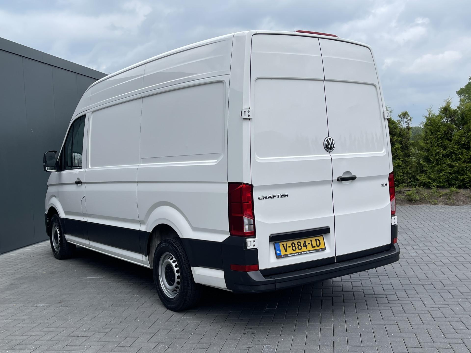Foto 4 van Volkswagen Crafter 2.0 TDI / L3H3 / ORIG. NL / NETTE BUS / CRUISE CONTROL / 3-ZITS / BLUETOOTH