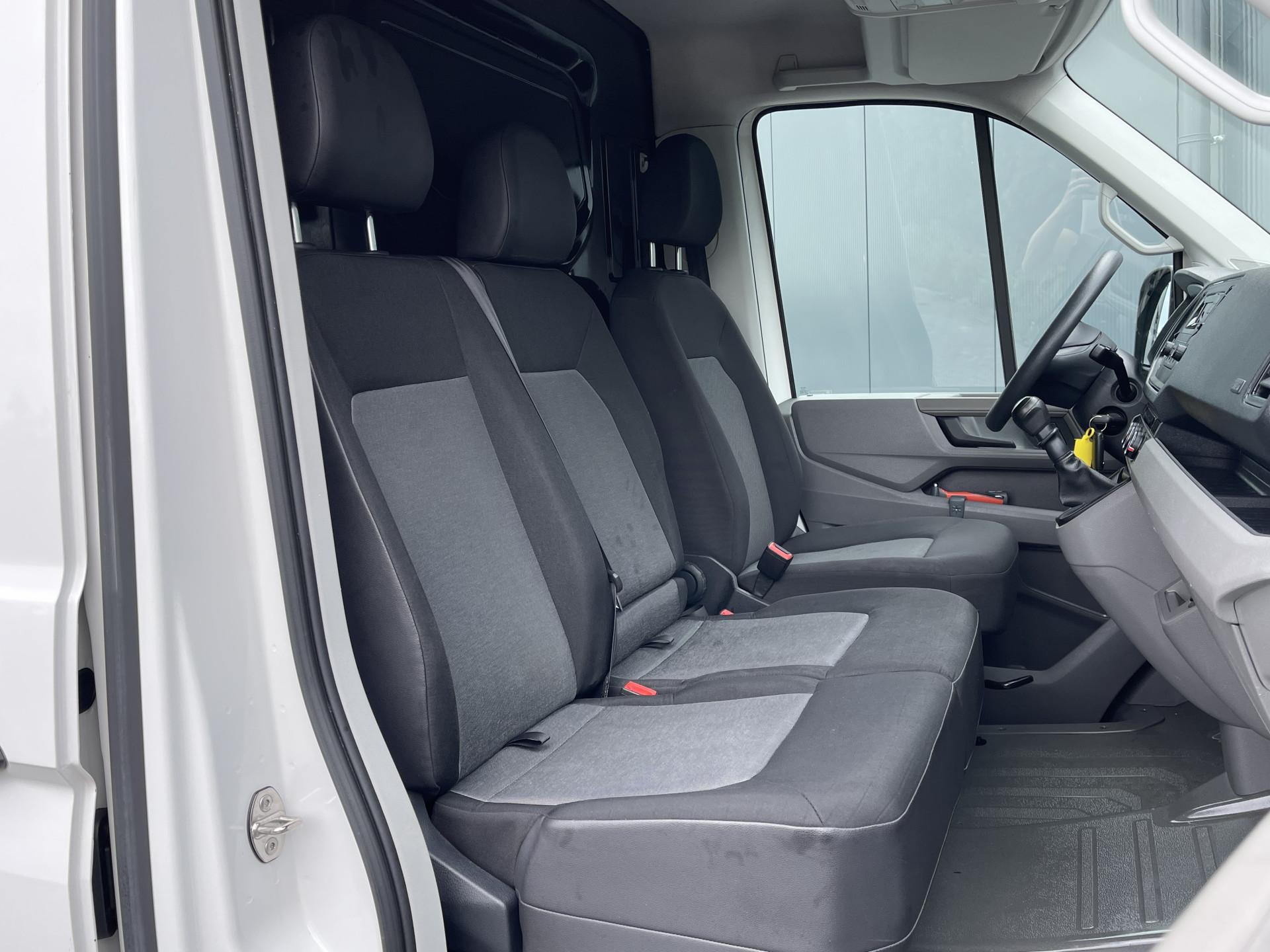 Foto 5 van Volkswagen Crafter 2.0 TDI / L3H3 / ORIG. NL / NETTE BUS / CRUISE CONTROL / 3-ZITS / BLUETOOTH