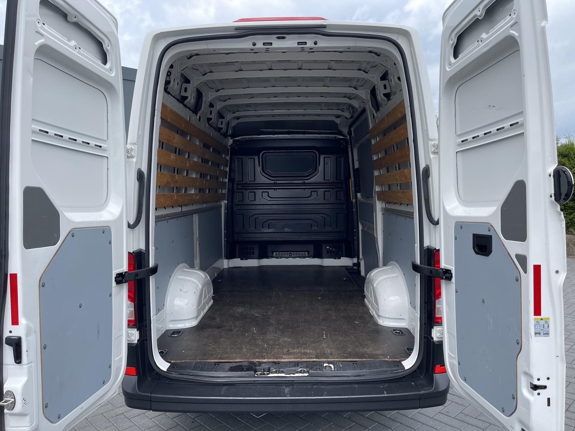 Foto 7 van Volkswagen Crafter 2.0 TDI / L3H3 / ORIG. NL / NETTE BUS / CRUISE CONTROL / 3-ZITS / BLUETOOTH