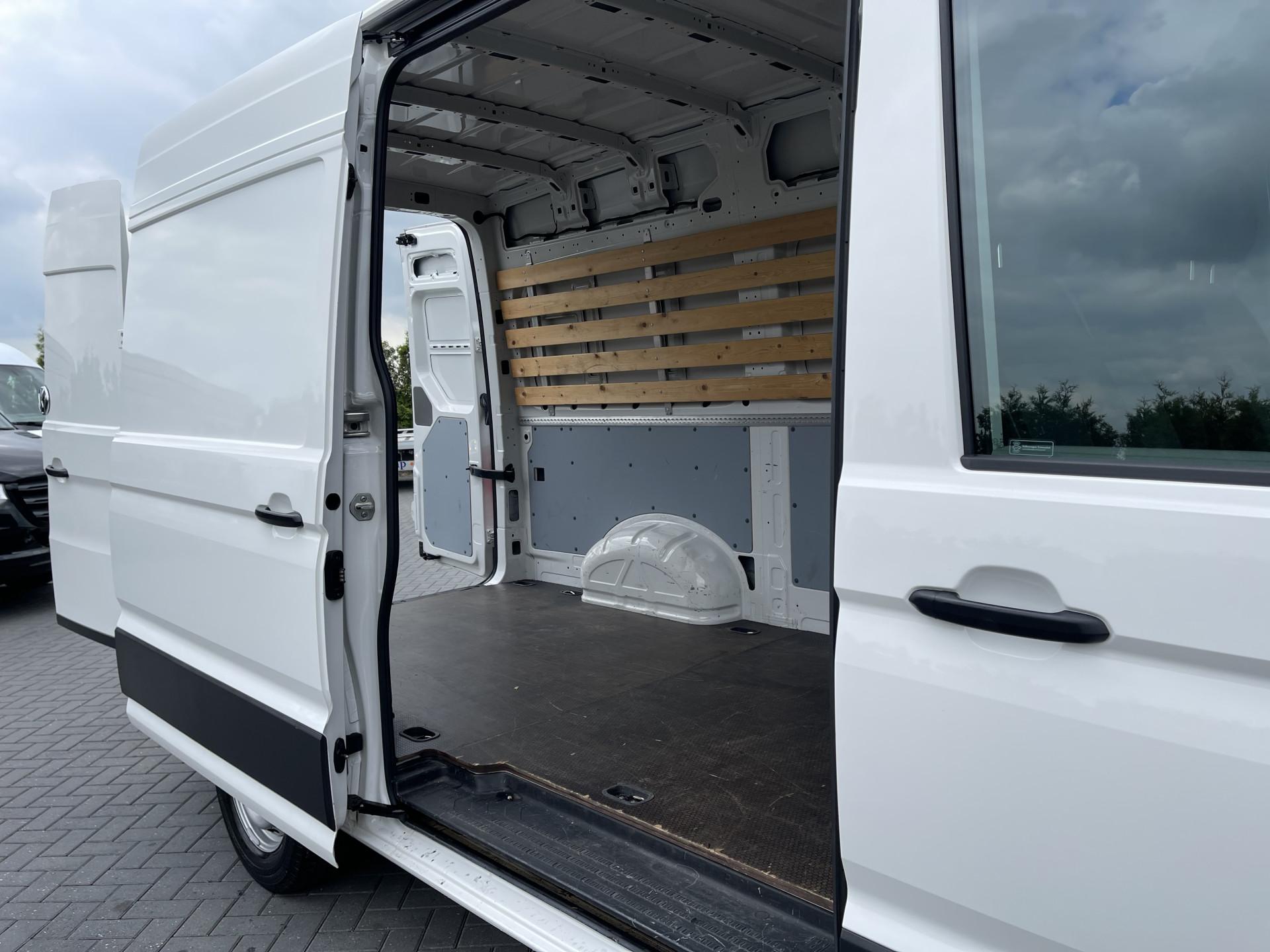 Foto 8 van Volkswagen Crafter 2.0 TDI / L3H3 / ORIG. NL / NETTE BUS / CRUISE CONTROL / 3-ZITS / BLUETOOTH