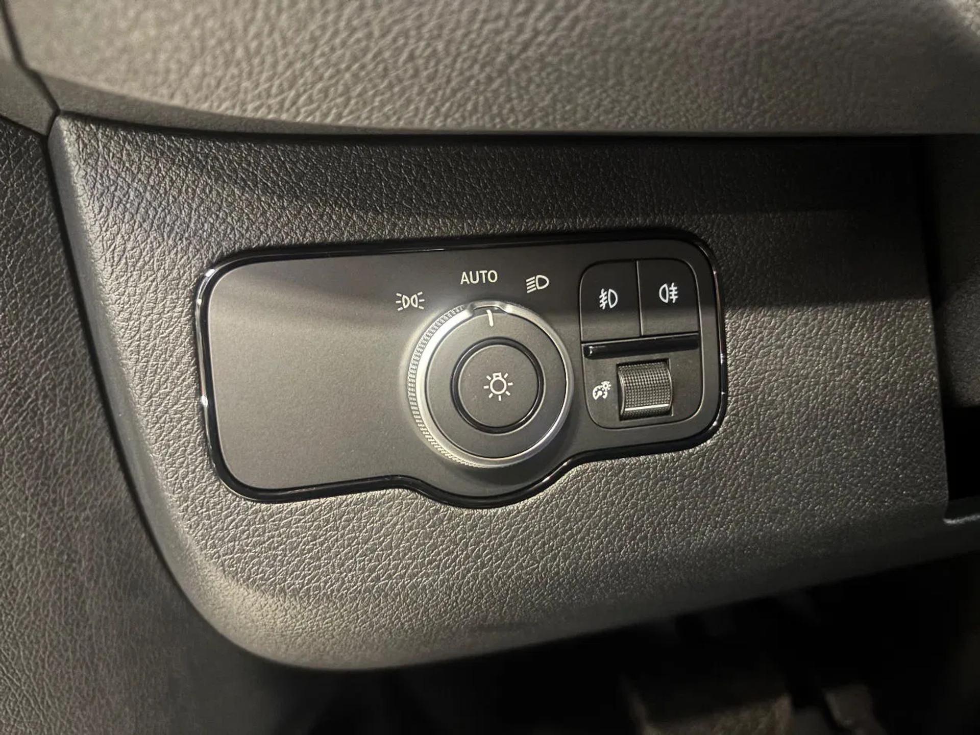 Foto 13 van Mercedes-Benz 317CDI L2H1 Automaat Airco Navi Cruisecontrol 3500KG Trekhaak NIEUW BPM VRIJ