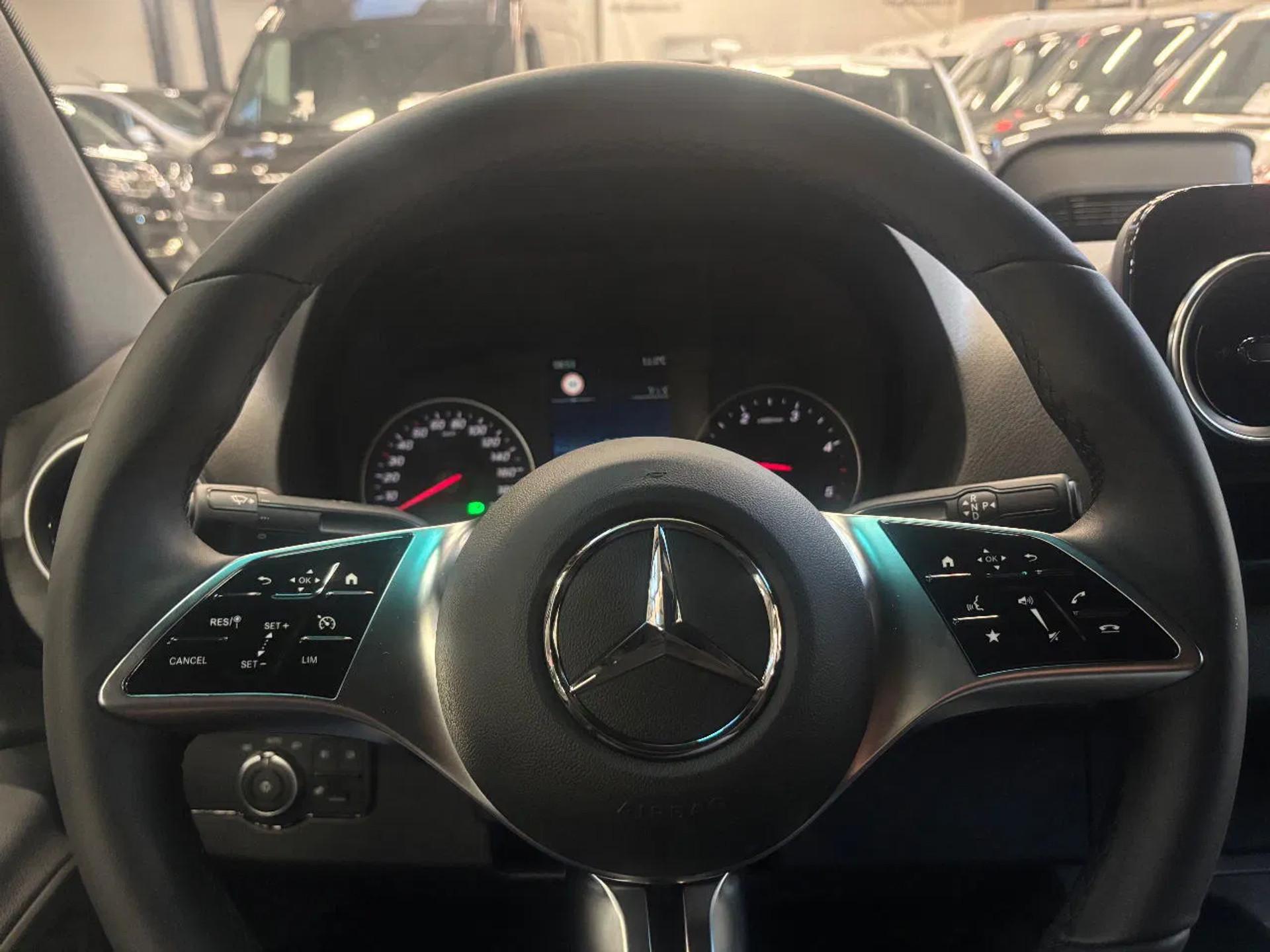 Foto 15 van Mercedes-Benz 317CDI L2H1 Automaat Airco Navi Cruisecontrol 3500KG Trekhaak NIEUW BPM VRIJ