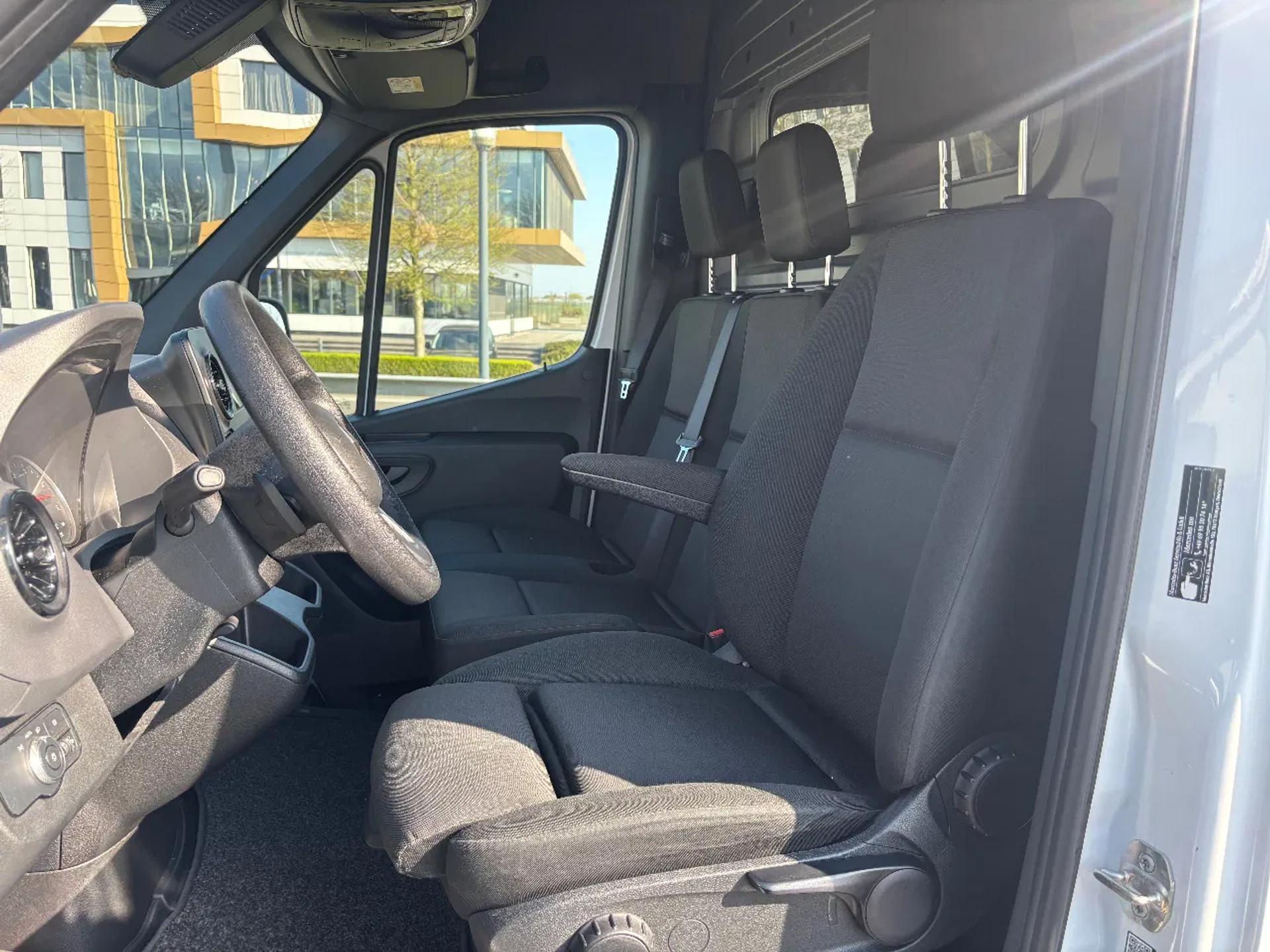 Foto 10 van Mercedes-Benz 317CDI L2H2 Automaat Airco Applecarplay Cruisecontrol BPM VRIJ
