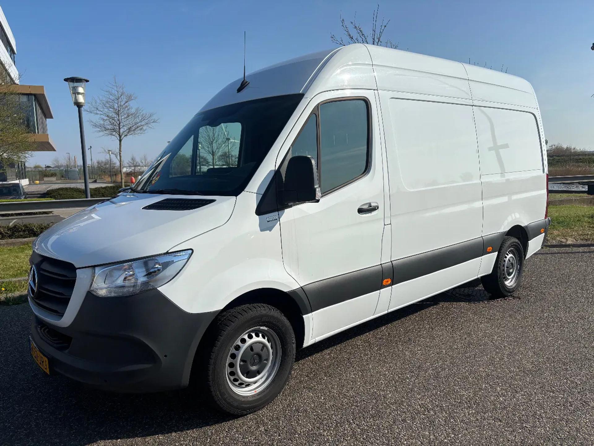 Foto 2 van Mercedes-Benz 317CDI L2H2 Automaat Airco Applecarplay Cruisecontrol BPM VRIJ