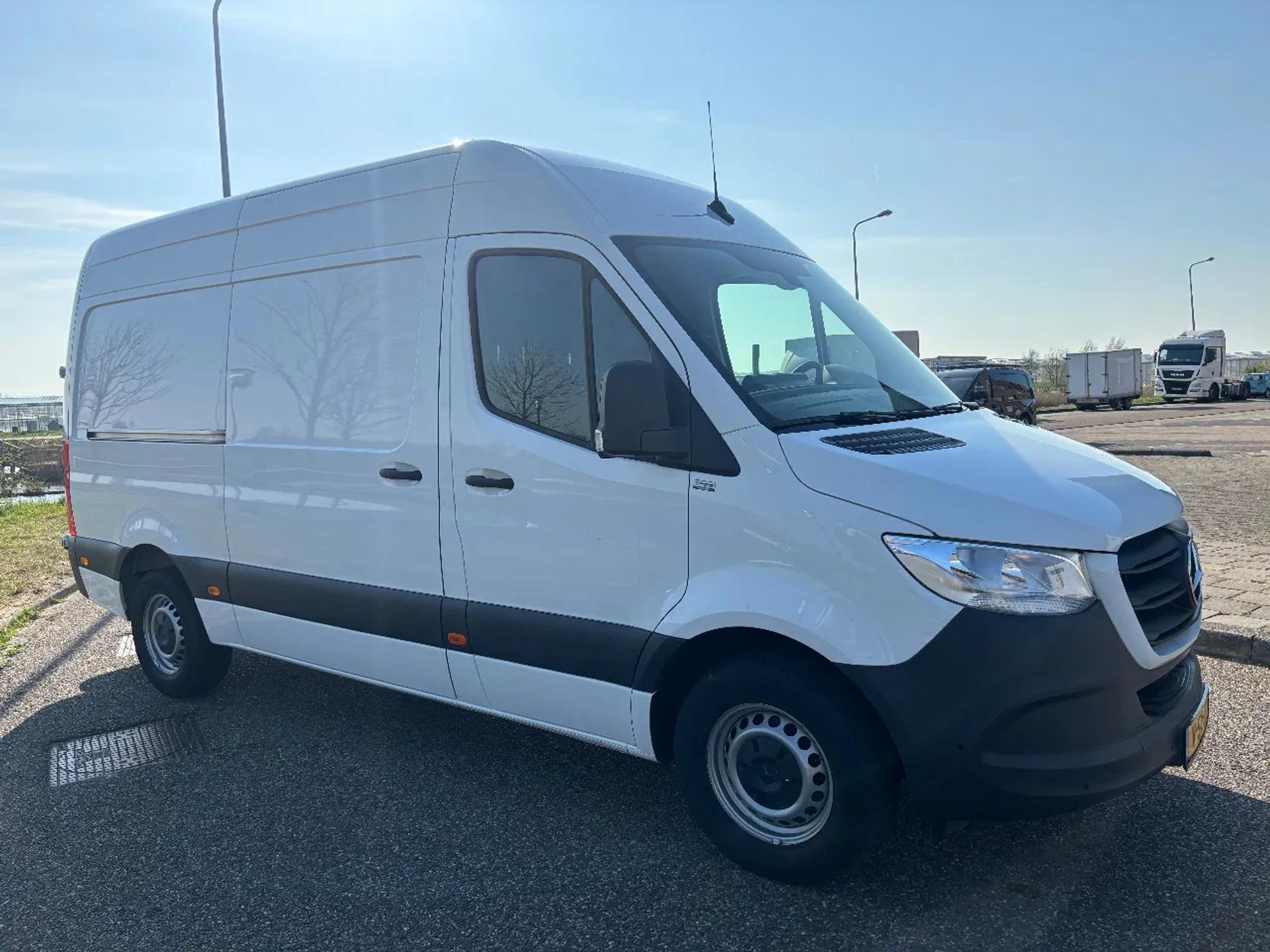 Foto 3 van Mercedes-Benz 317CDI L2H2 Automaat Airco Applecarplay Cruisecontrol BPM VRIJ