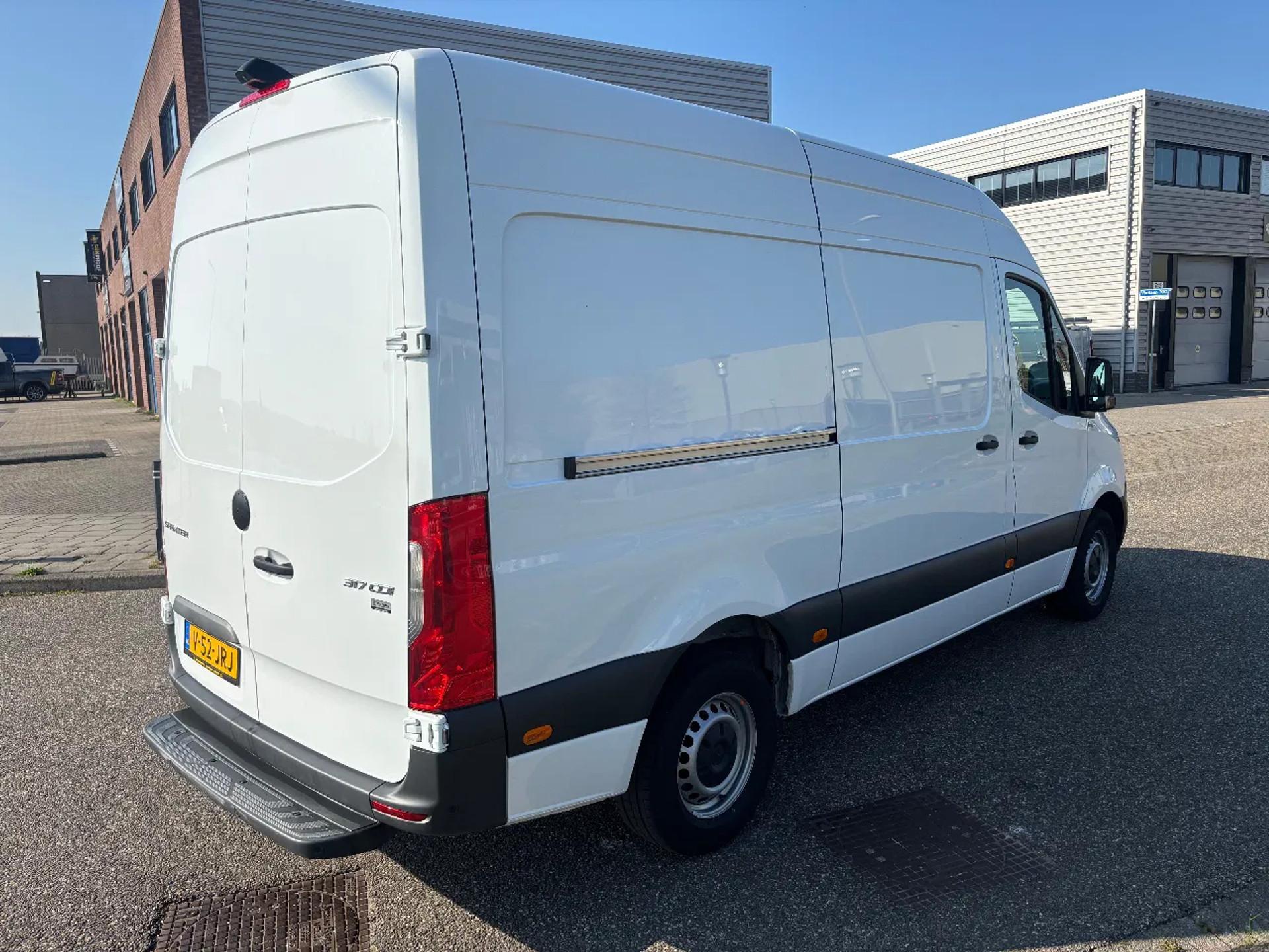 Foto 4 van Mercedes-Benz 317CDI L2H2 Automaat Airco Applecarplay Cruisecontrol BPM VRIJ