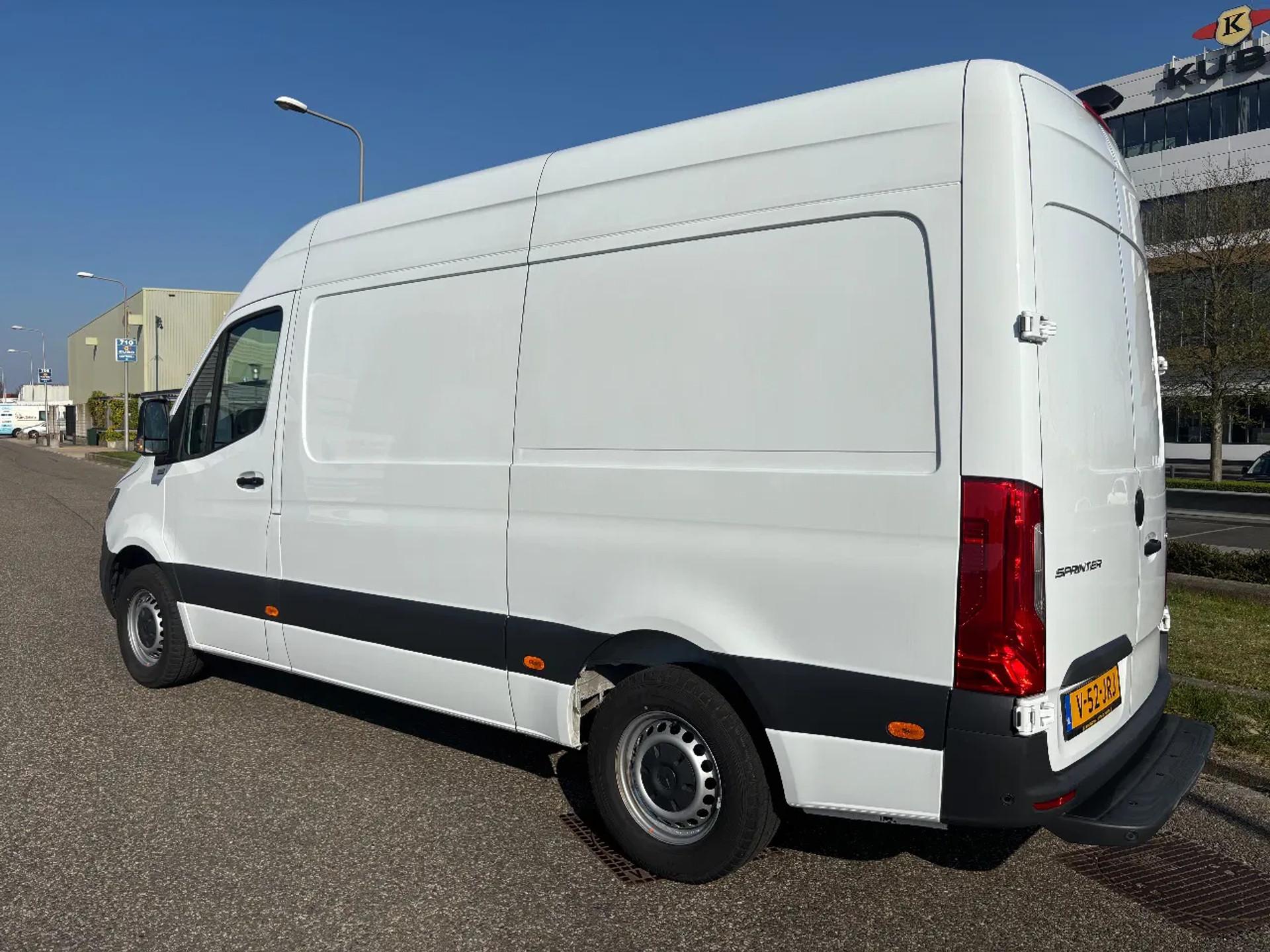Foto 5 van Mercedes-Benz 317CDI L2H2 Automaat Airco Applecarplay Cruisecontrol BPM VRIJ