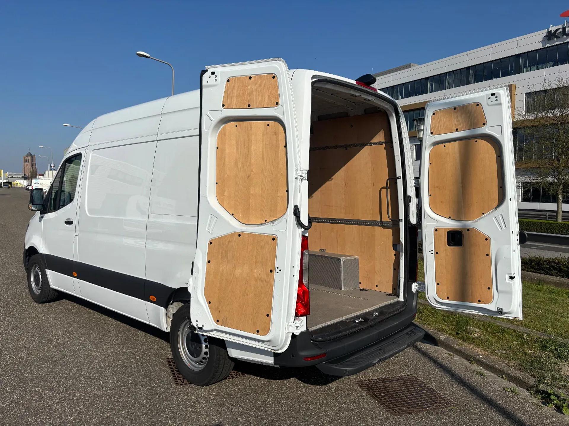 Foto 8 van Mercedes-Benz 317CDI L2H2 Automaat Airco Applecarplay Cruisecontrol BPM VRIJ