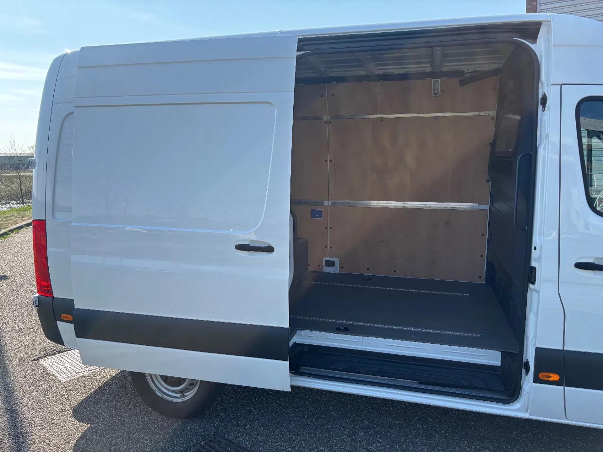 Foto 9 van Mercedes-Benz 317CDI L2H2 Automaat Airco Applecarplay Cruisecontrol BPM VRIJ