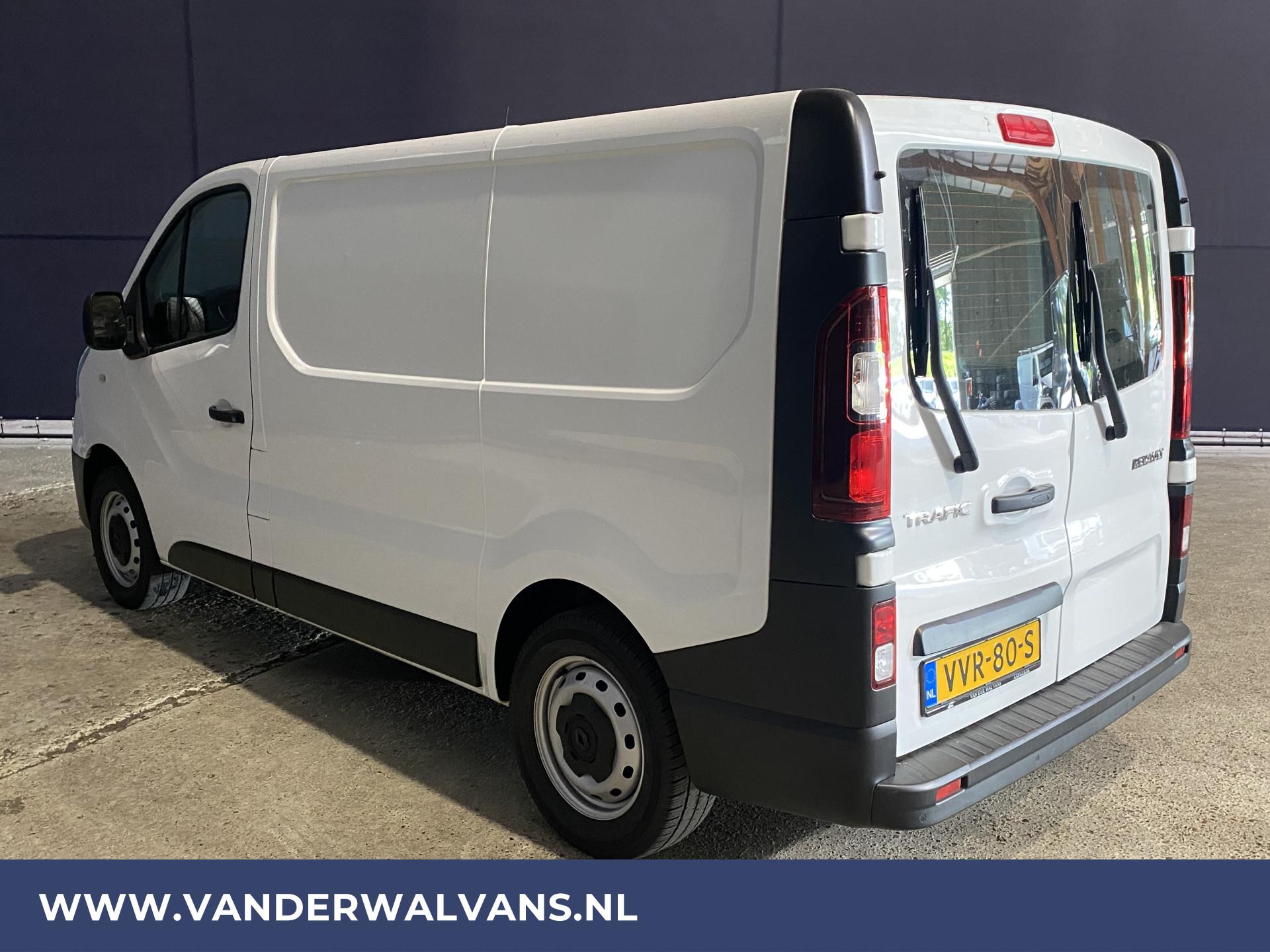 Foto 2 van Renault Trafic 2.0 dCi 120pk L1H1 Euro6 Airco | Parkeersensoren | Bijrijdersbank