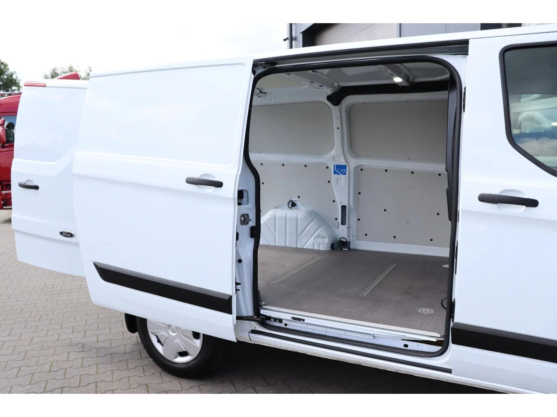 Foto 19 van Ford Transit Custom 2.0 TDCi 130PK L1H1 l FABRIEKSGARANTIE 2026l Airco l Navi l Cruise