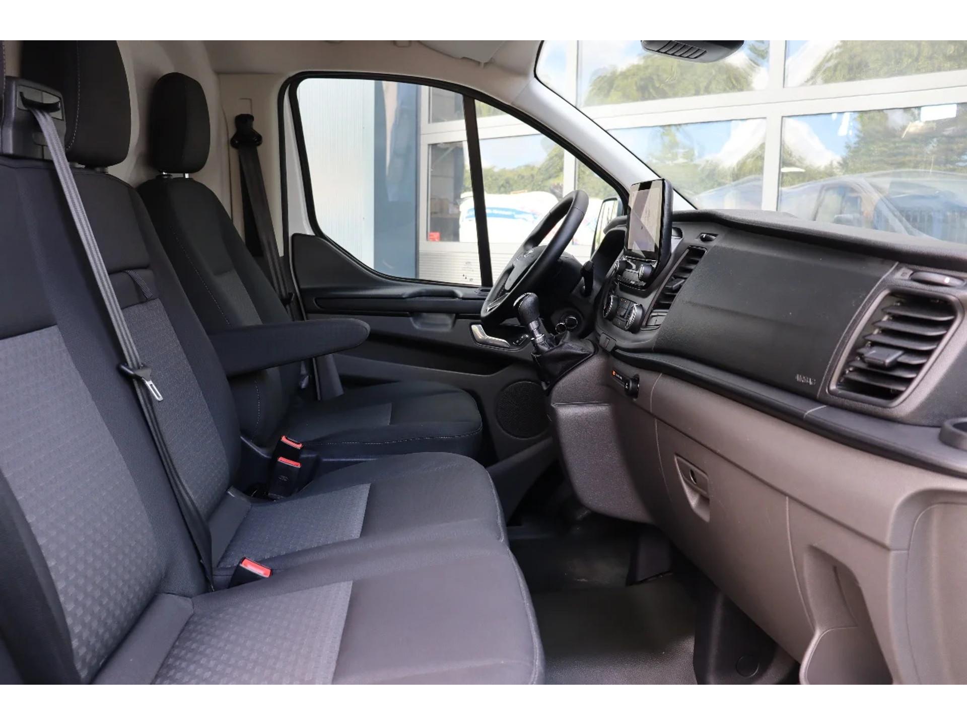 Foto 20 van Ford Transit Custom 2.0 TDCi 130PK L1H1 l FABRIEKSGARANTIE 2026l Airco l Navi l Cruise