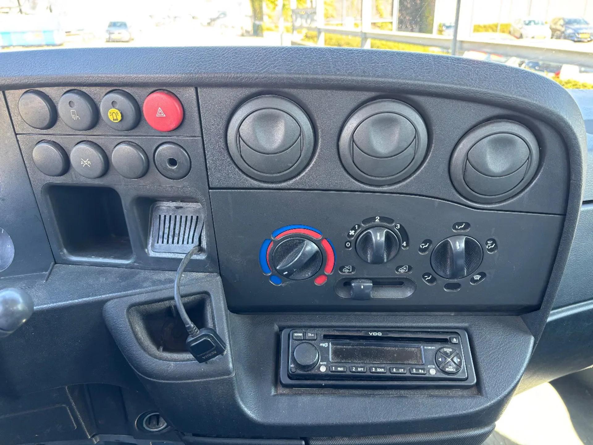 Foto 15 van Iveco 40C10 Openlaadbak Trekhaak & Vangmuil 157700KM Eerste Eigenaar