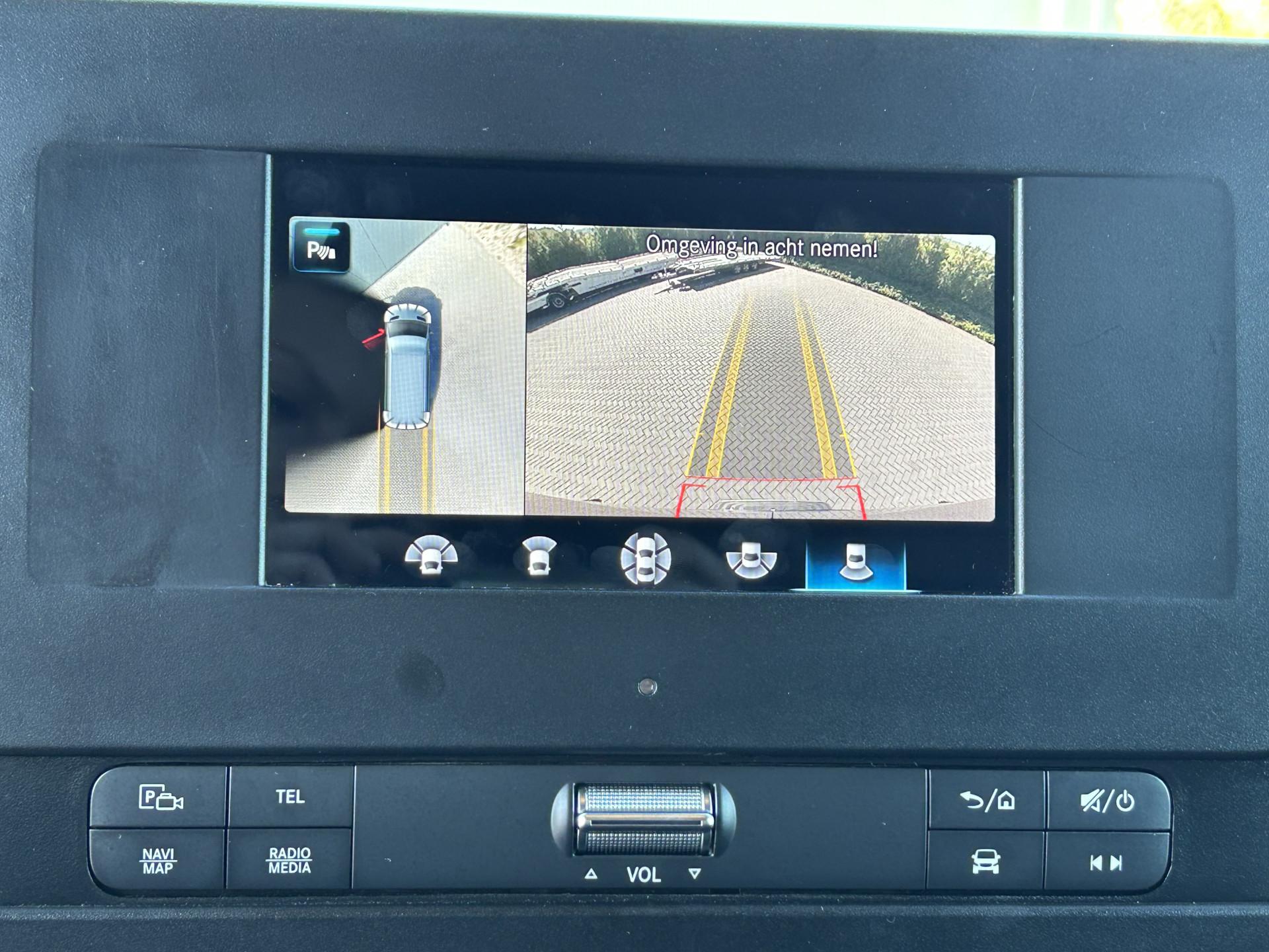 Foto 15 van Mercedes-Benz 317 CDI 170 PK / L2H2 / AIRCO / CRUISE / CAMERA / NAVIGATIE / 3-ZITS