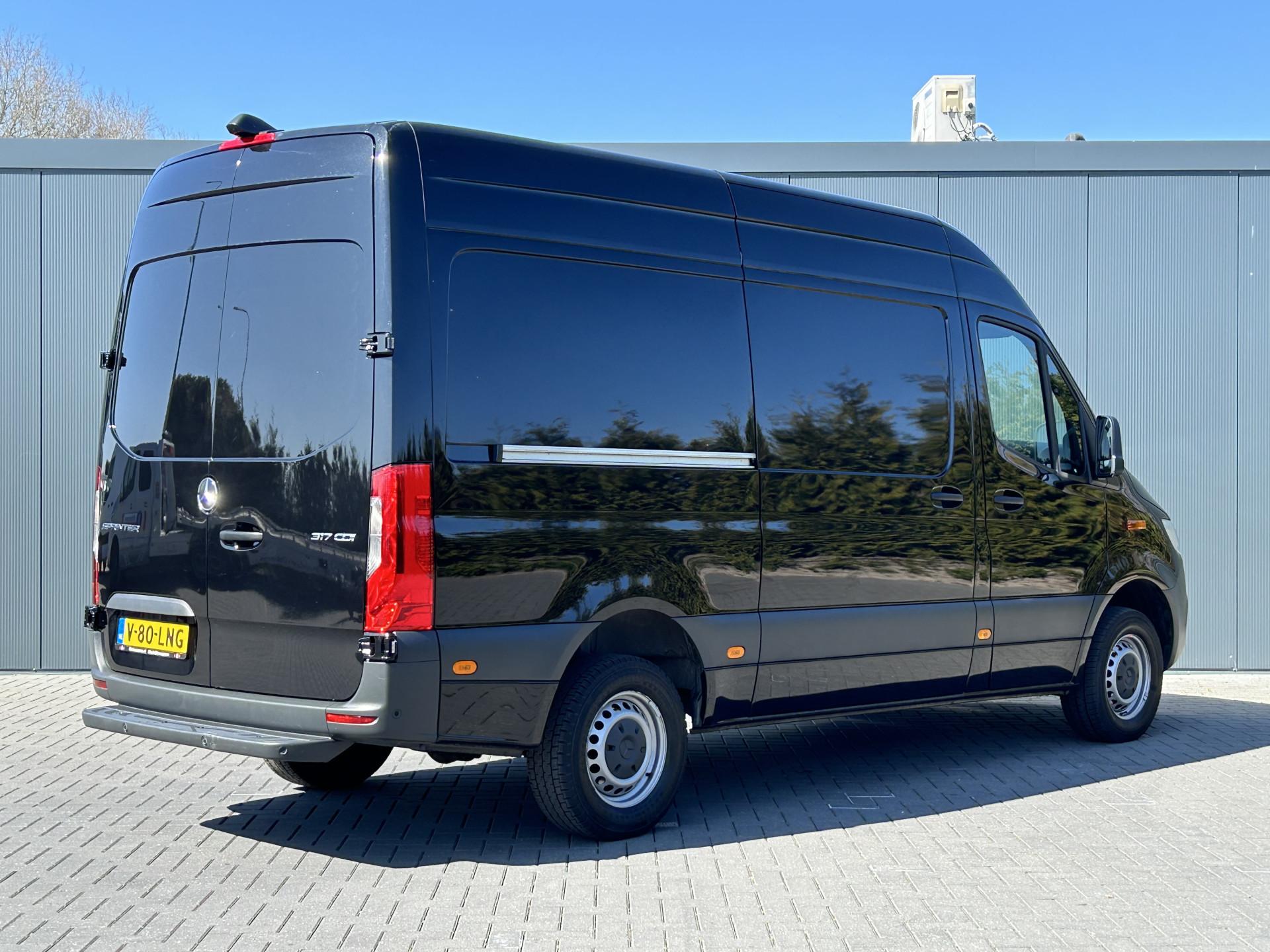 Foto 2 van Mercedes-Benz 317 CDI 170 PK / L2H2 / AIRCO / CRUISE / CAMERA / NAVIGATIE / 3-ZITS